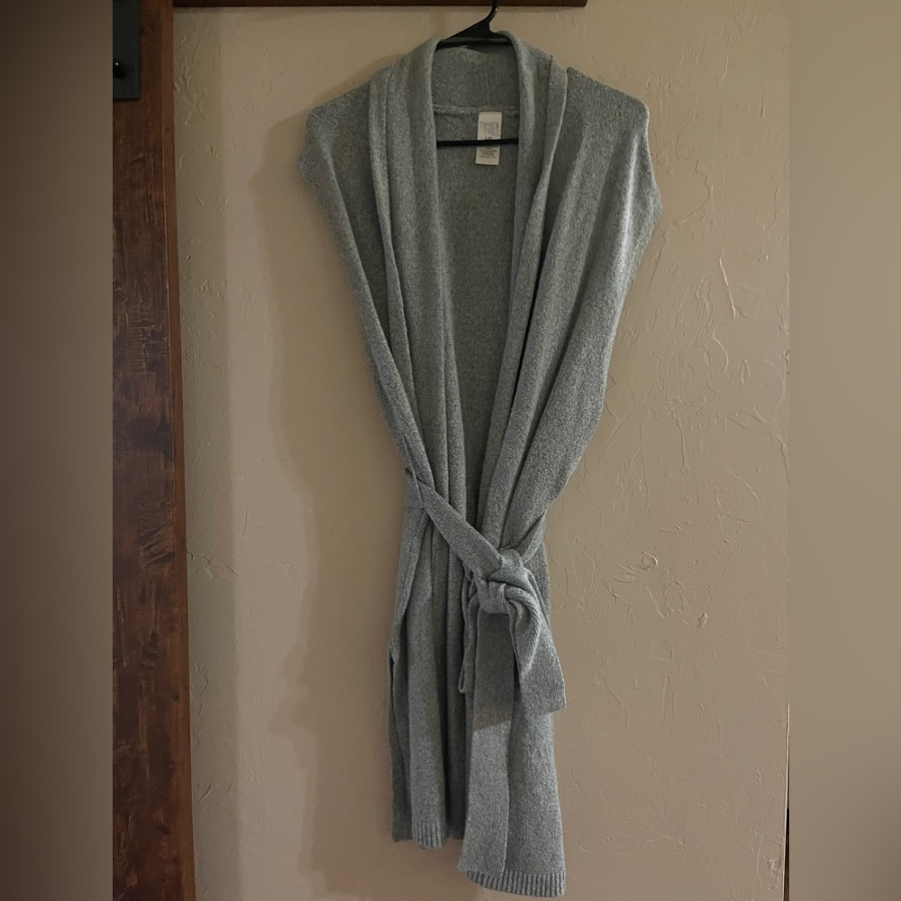 Women’s large 12/14 sweater vest in grey